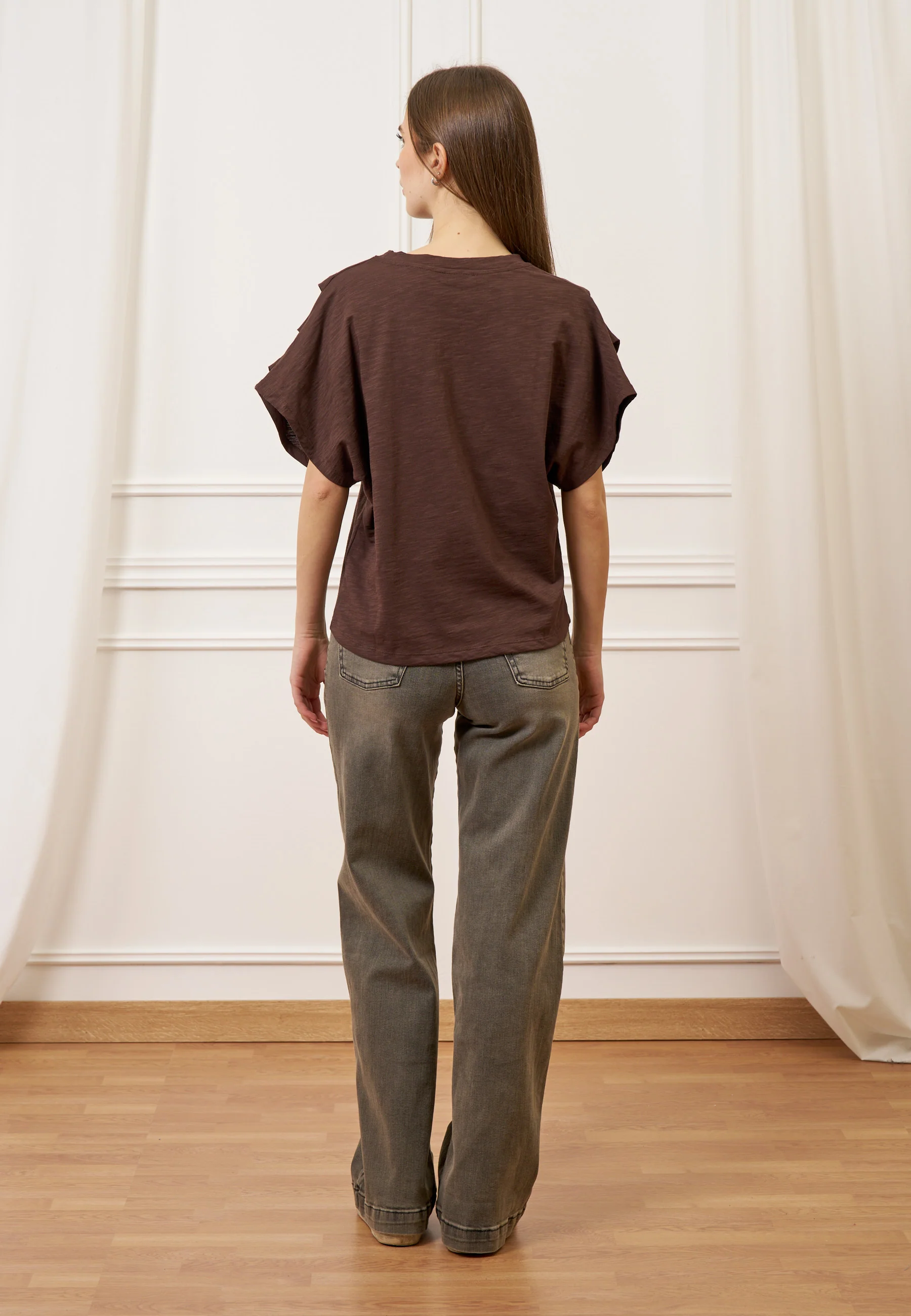 T-shirt con pieghe maniche - MARRONE - Image 4