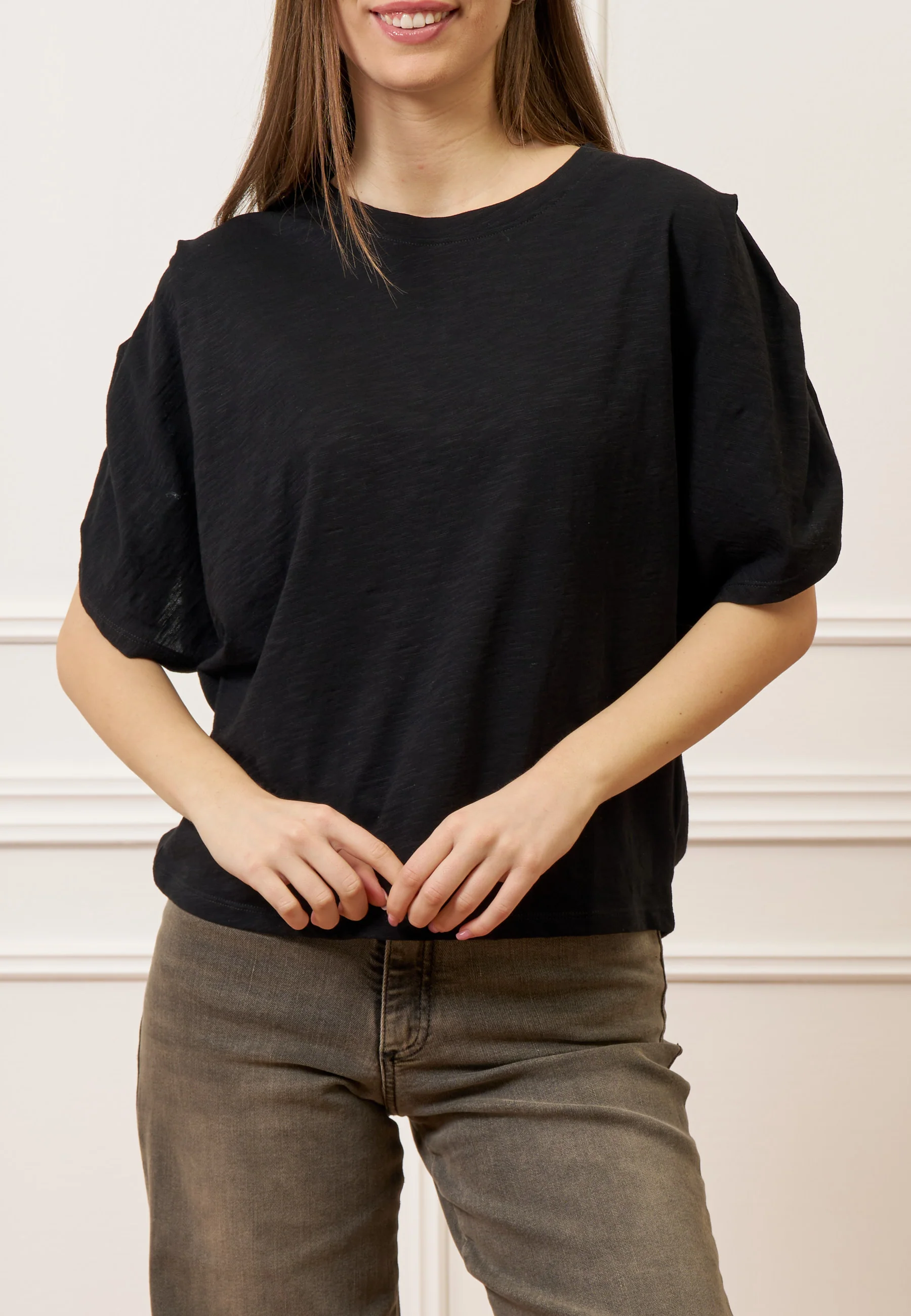 T-shirt con pieghe maniche - NERO - Image 2