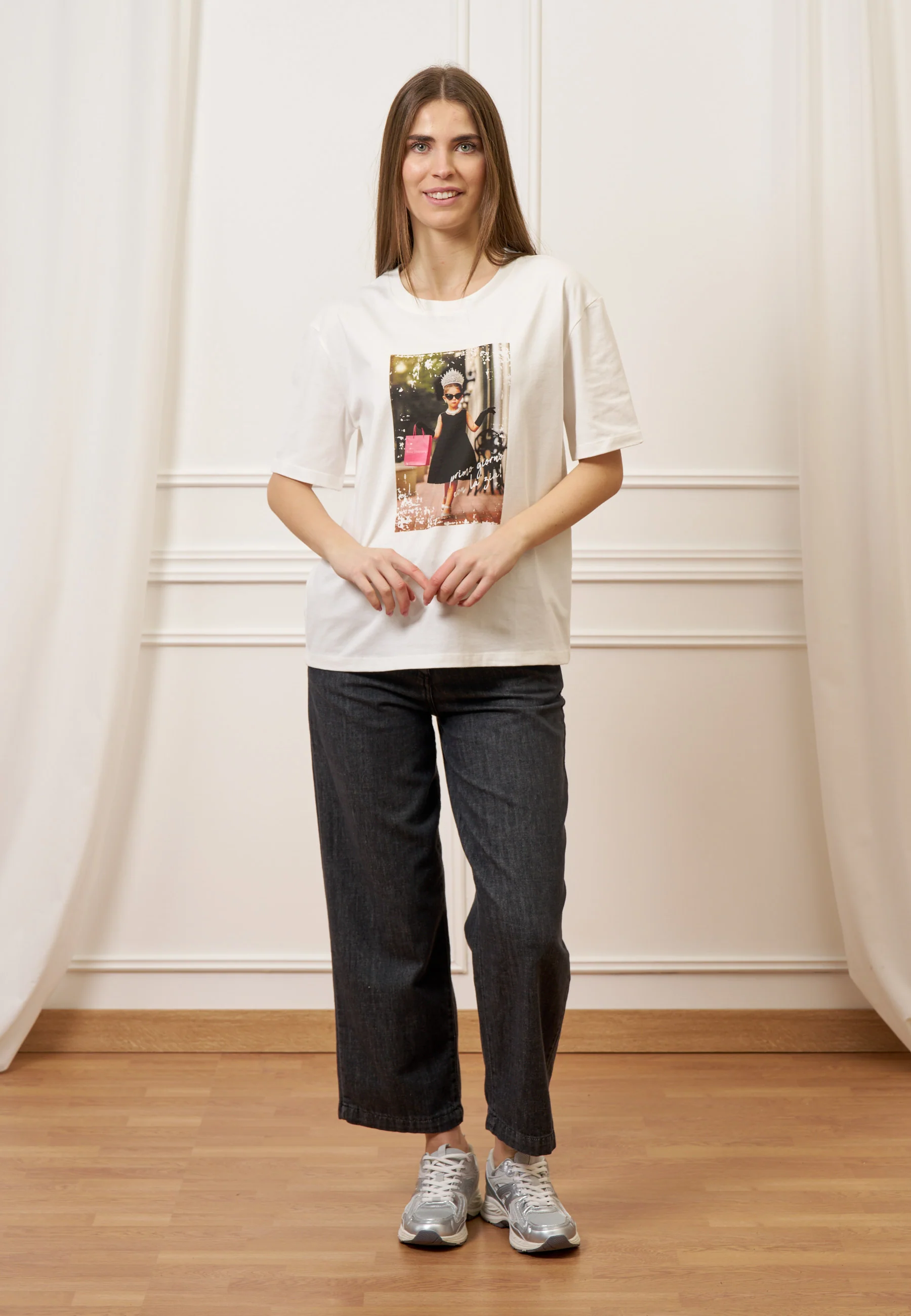 T-shirt con stampa bambina corona - AVORIO - Image 4
