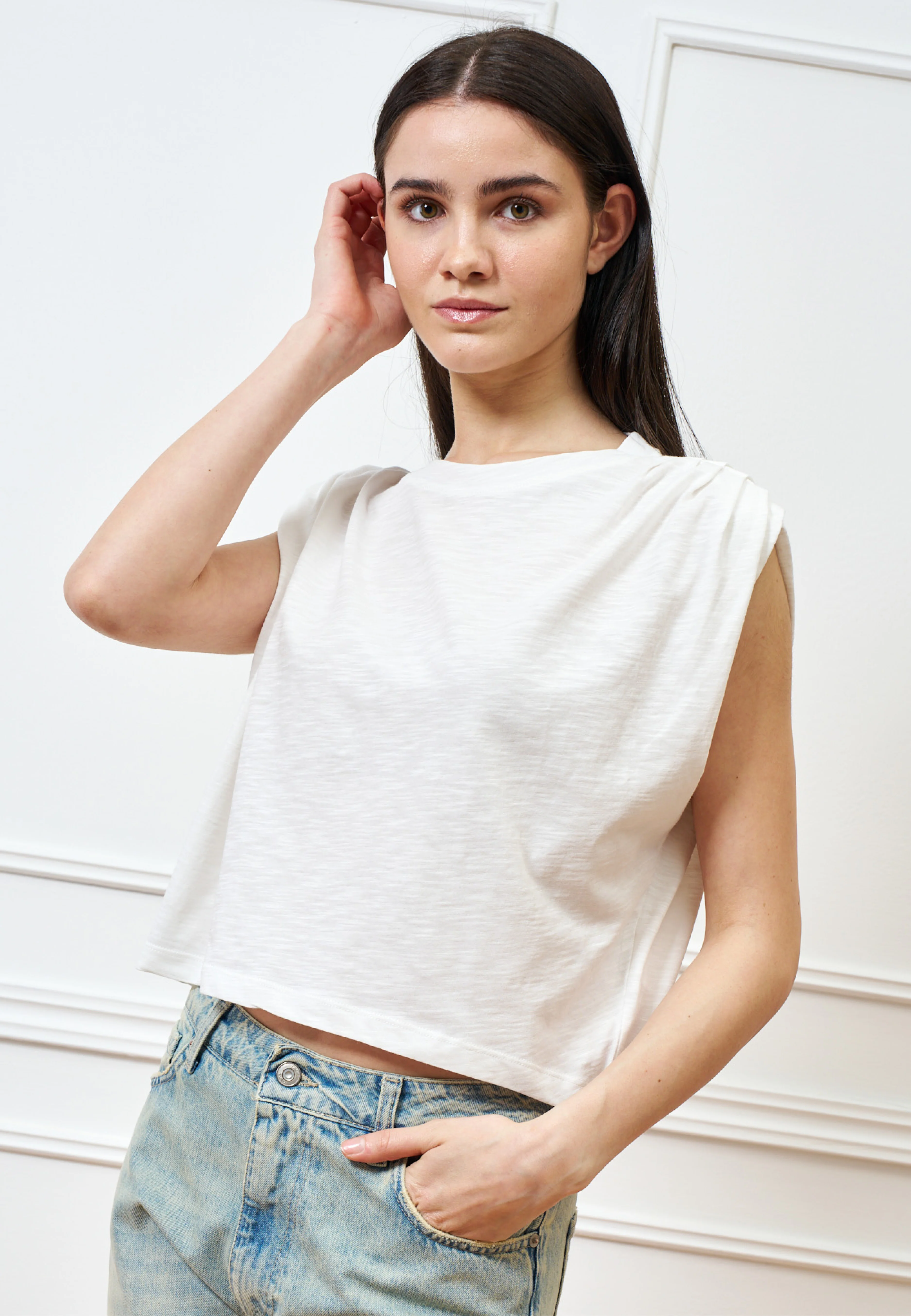 T-shirt crop con spalle arricciate - AVORIO