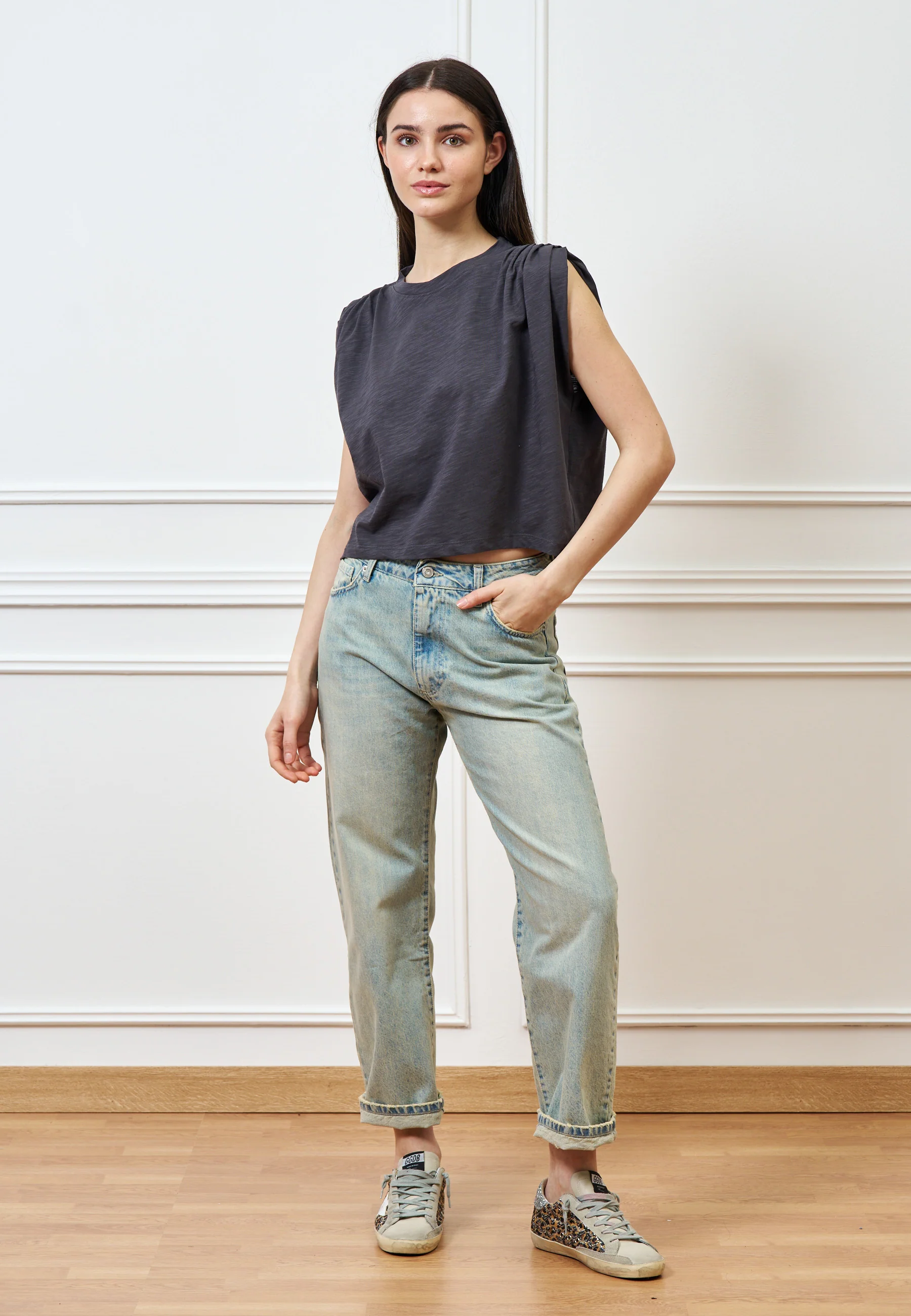 T-shirt crop con spalle arricciate - GRIGIO SCURO - Image 5