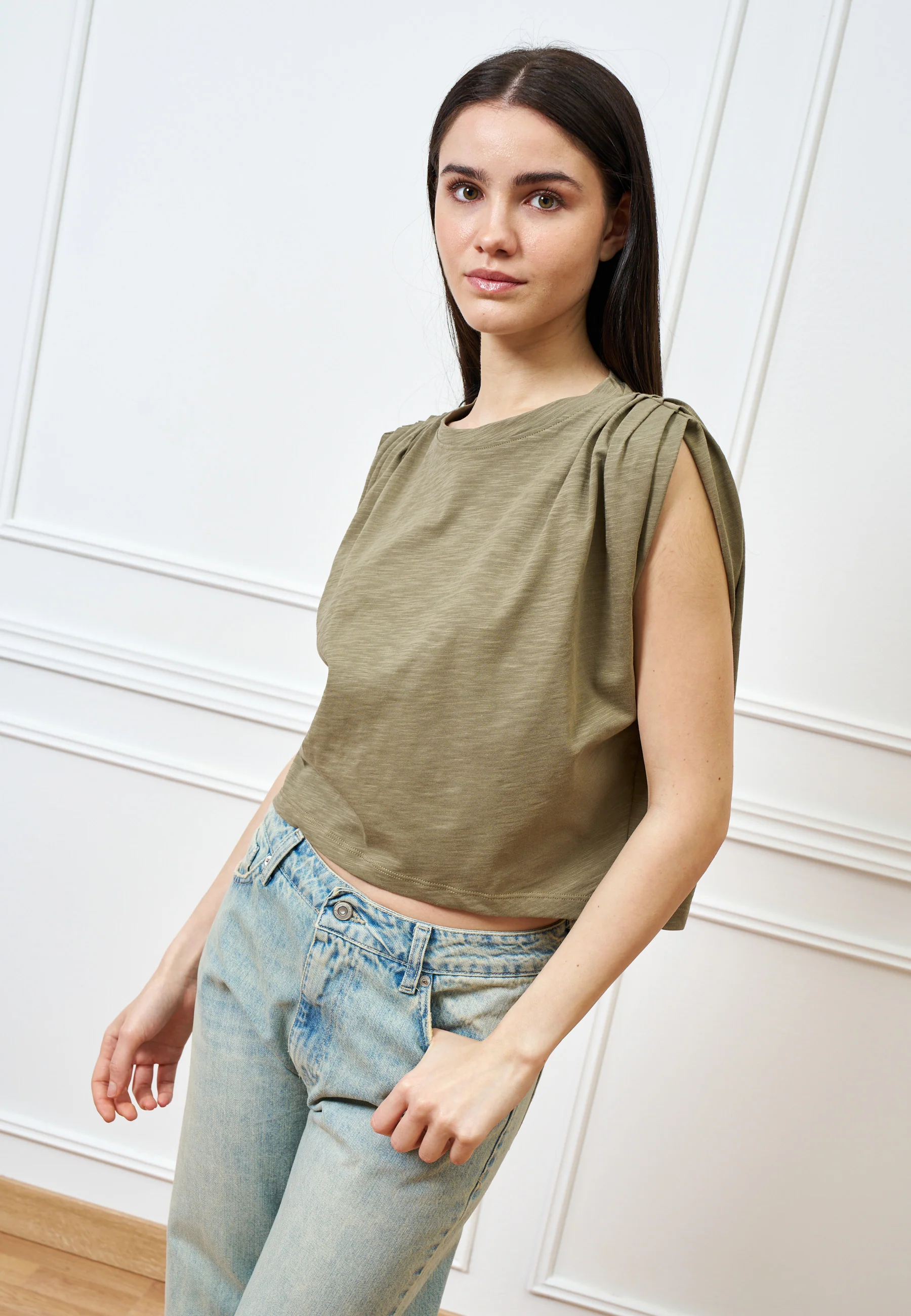 T-shirt crop con spalle arricciate - SALVIA - Image 6