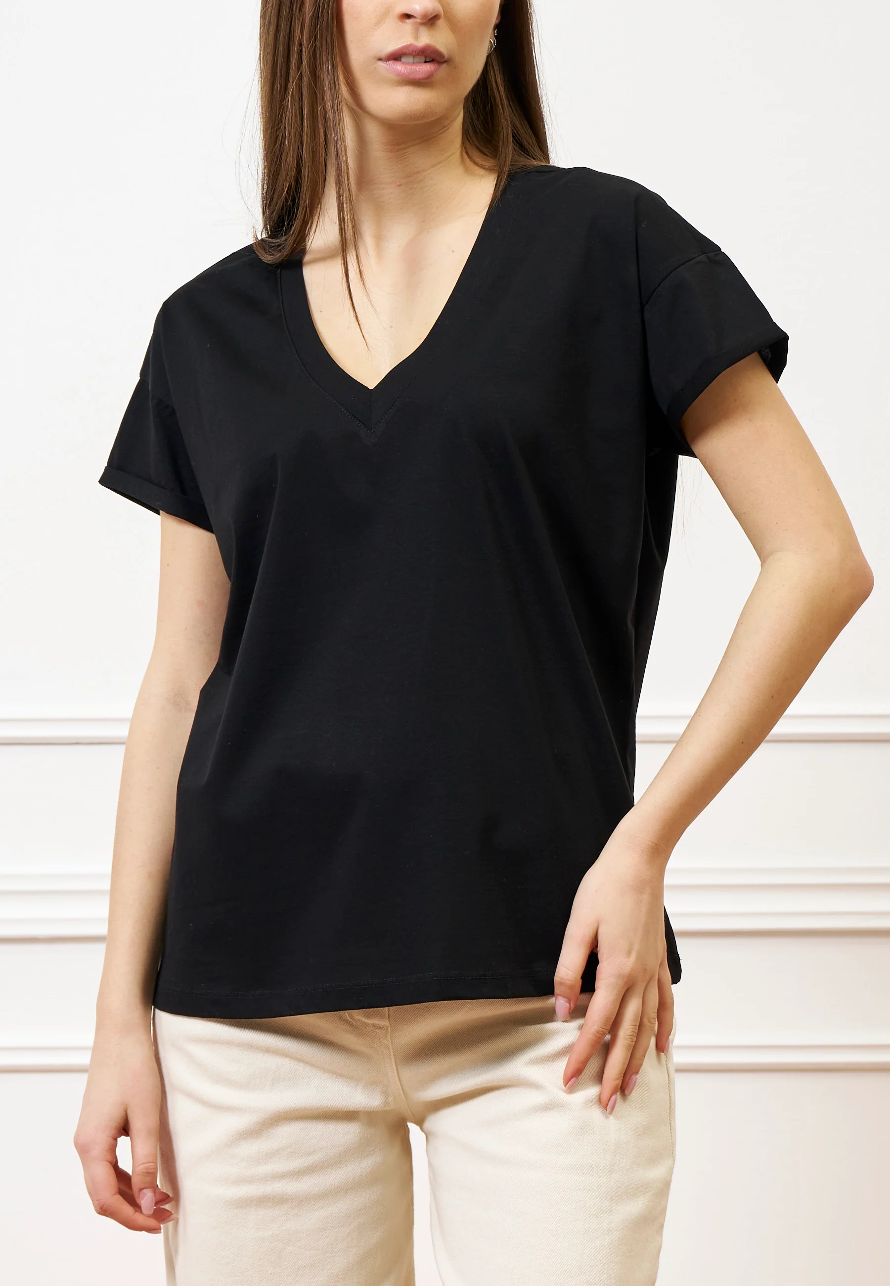 T-shirt over scollo a v - NERO