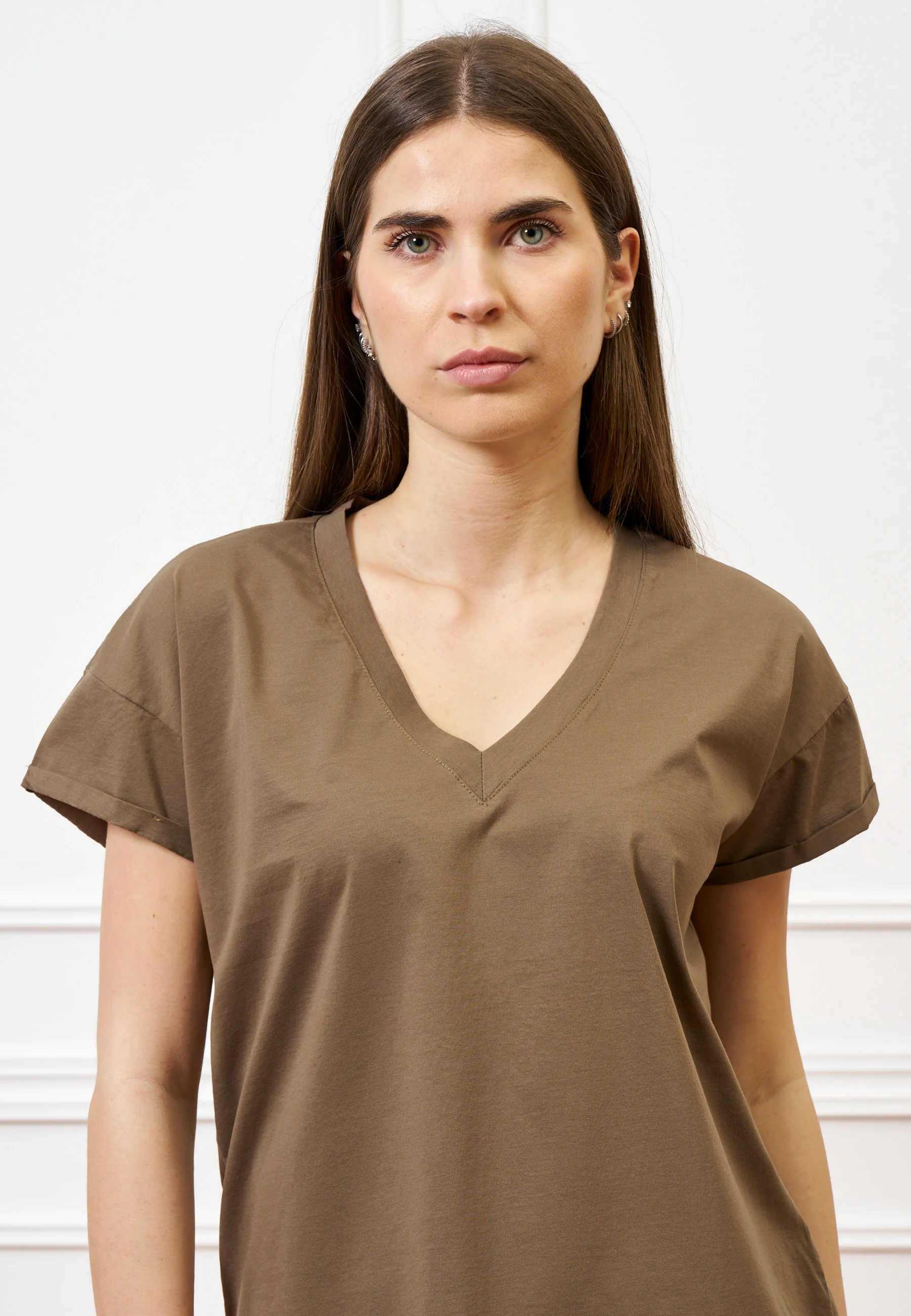 T-shirt over scollo a v - NOCCIOLA - Image 2