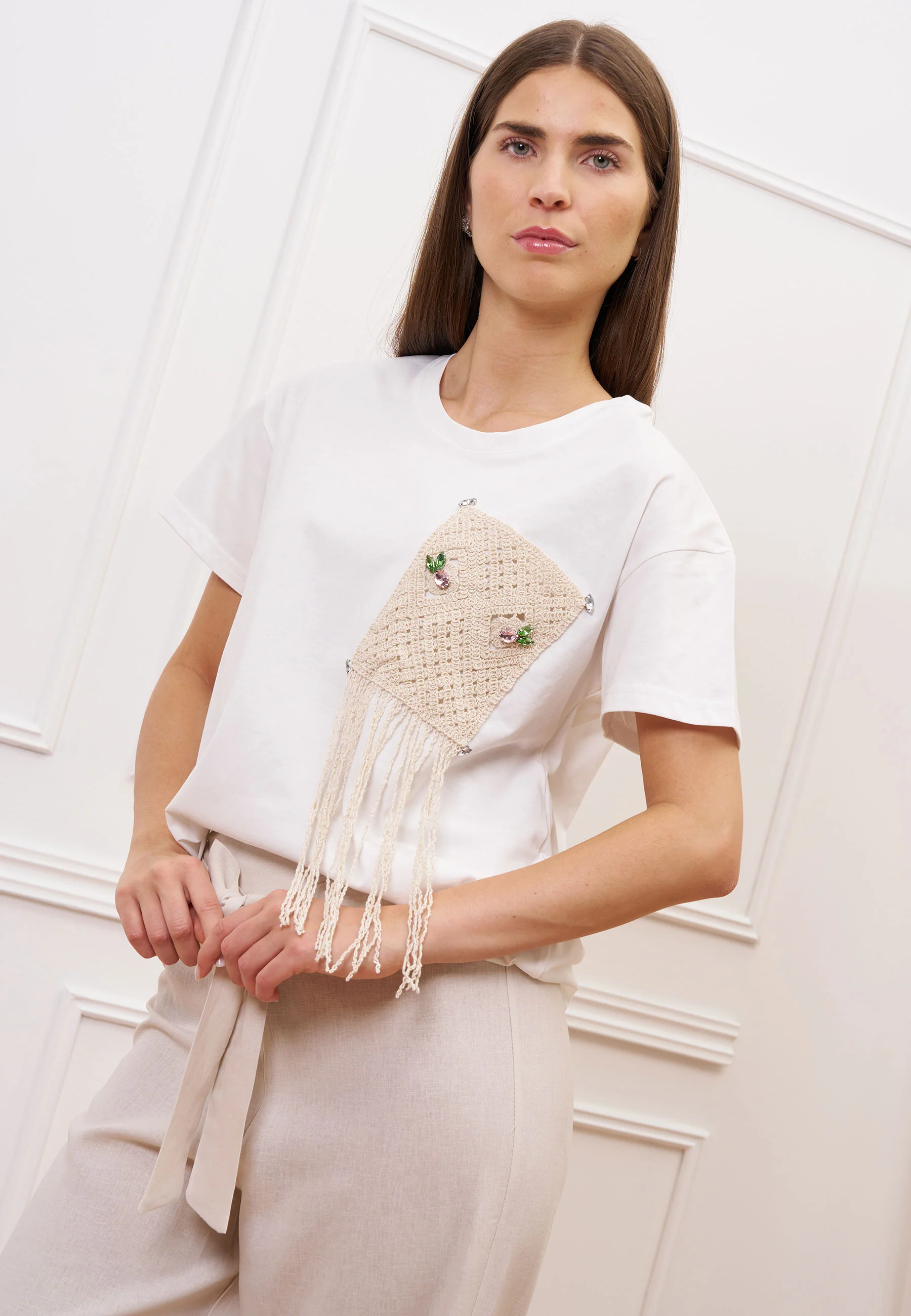 T-shirt tasca macramè con frange - AVORIO