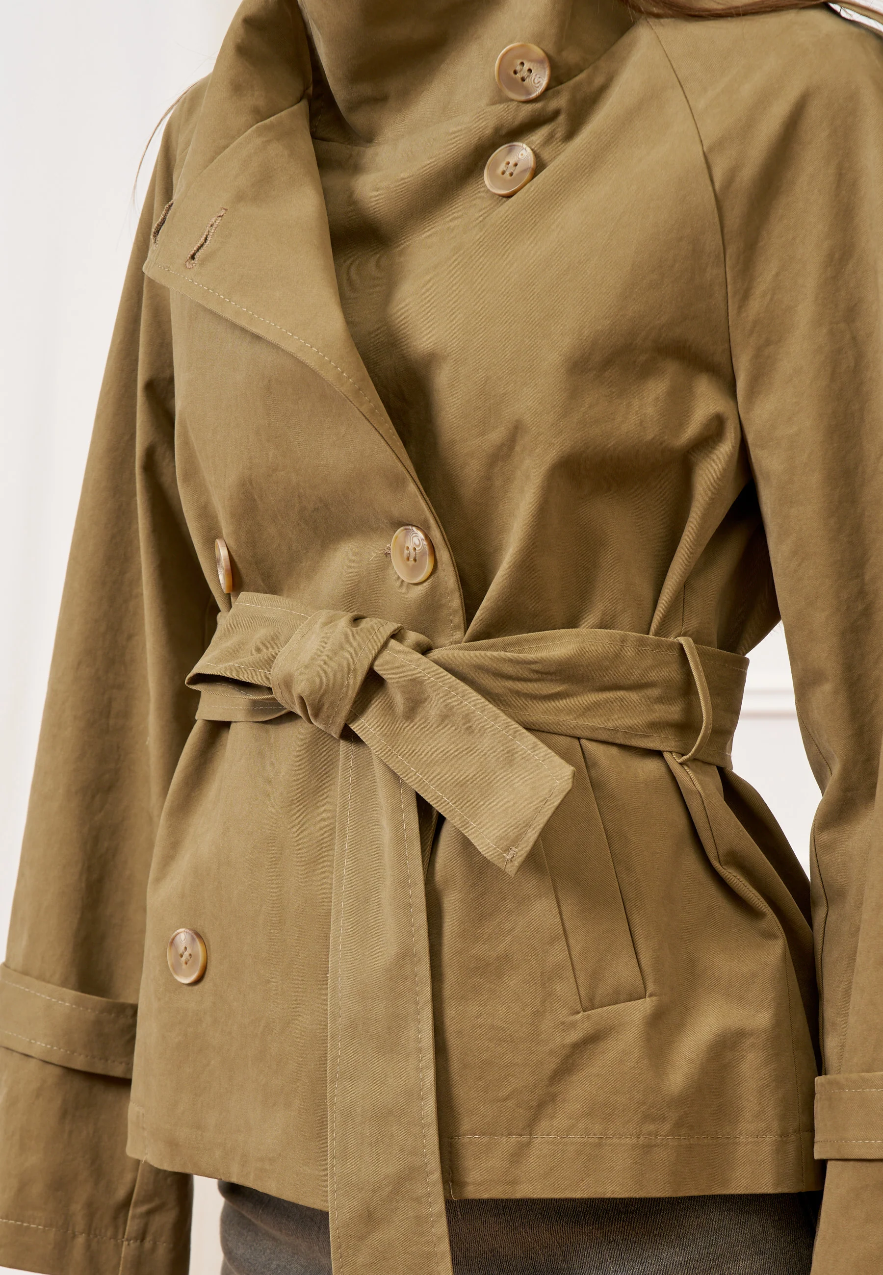 Trench corto con cintura - FANGO - Image 3