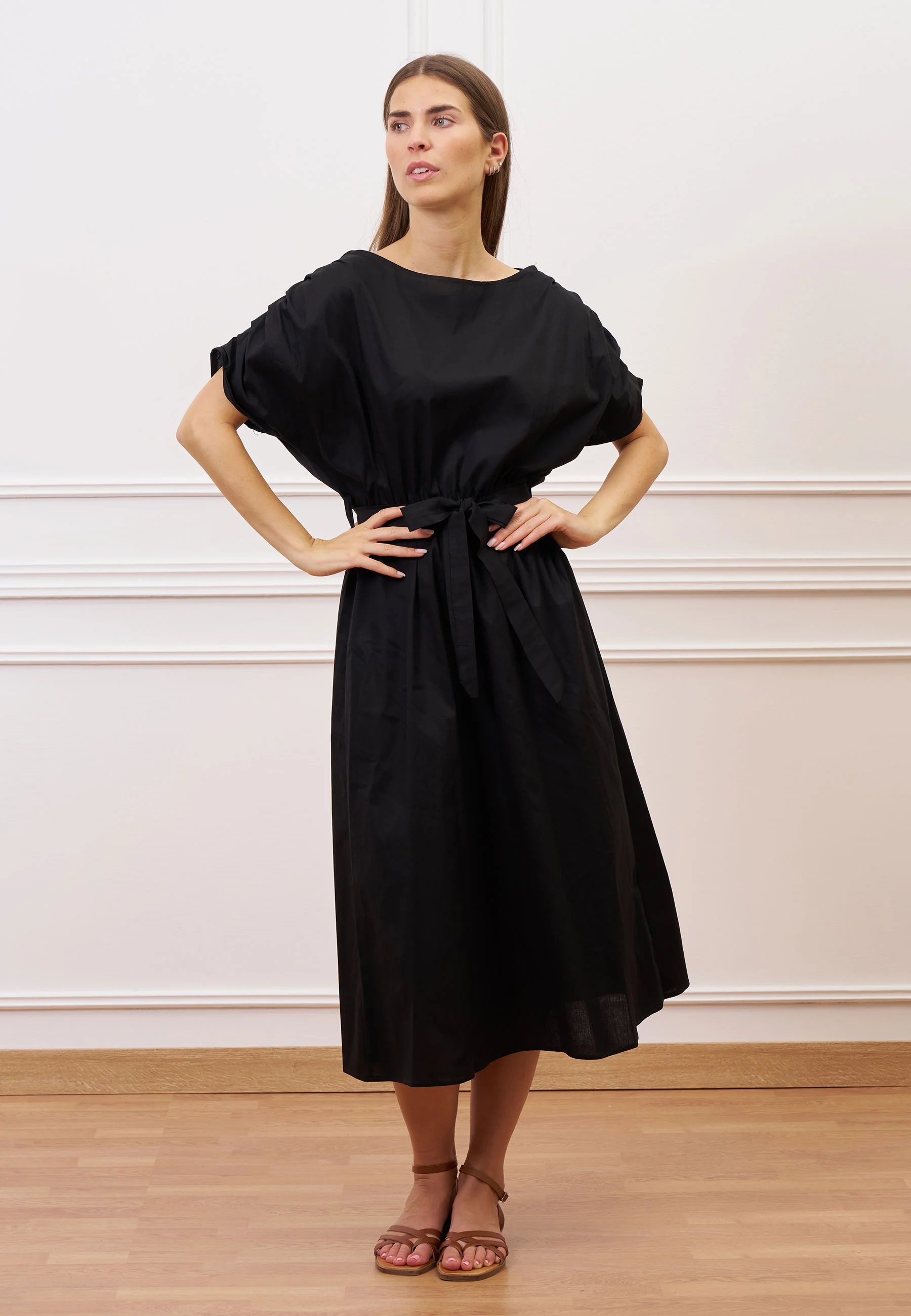 Vestito lungo con maniche arricciate - NERO