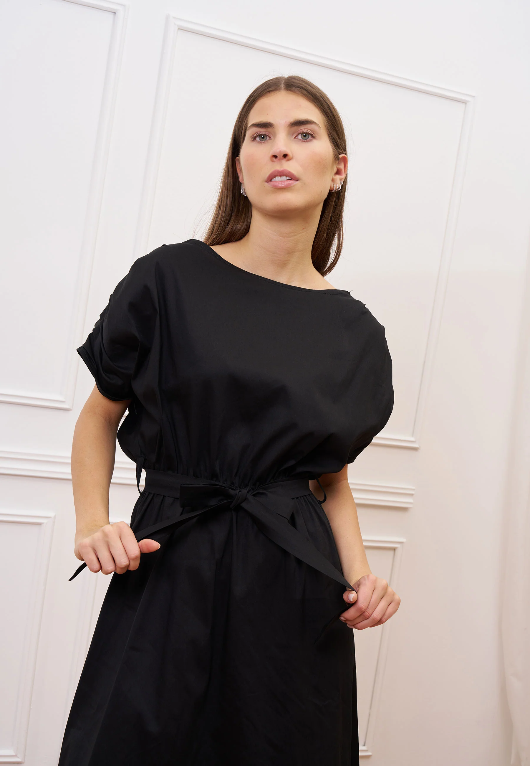 Vestito lungo con maniche arricciate - NERO - Image 2