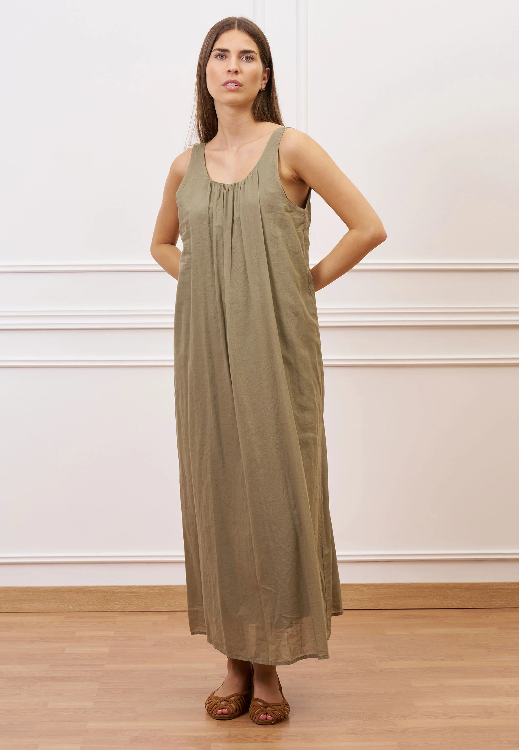 Vestito lungo con scollo retro in mussola - MILITARE - Image 6